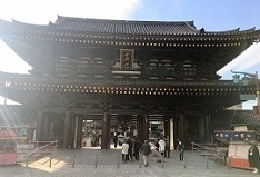 「大山門」:左右の風神雷神が見下ろす