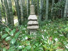 正子が次郎の遺髪を埋めた石塔