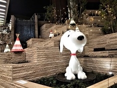駅ホームにある              スヌーピー像© Peanuts Worldwide LLC