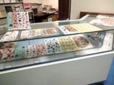売店、マニア垂涎の浮世絵グッズ。