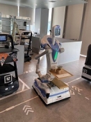 食事を運ぶニョッキー