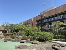 (3)麻生区役所中庭 のんびり過ごせる空間