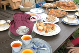 手前、焼きプリン、スープも