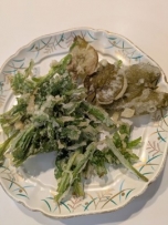 ドクダミの天ぷら(皿上部)